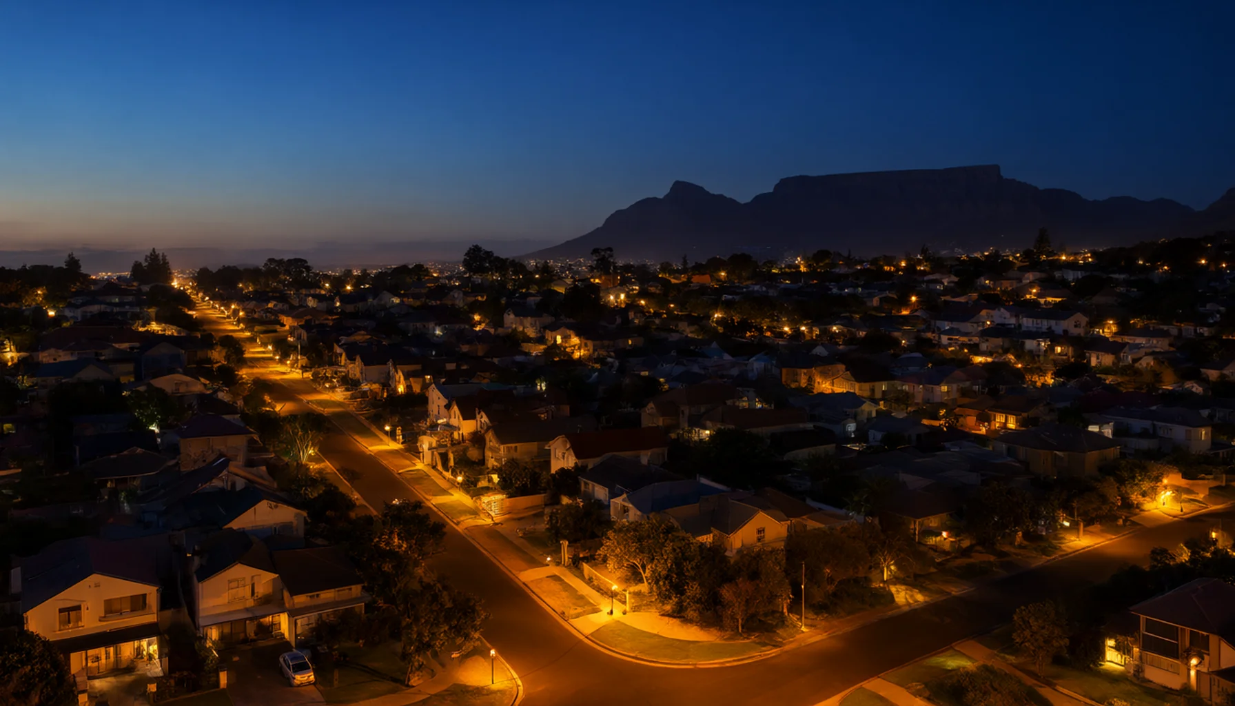 開普敦城市夜景與住宅區燈光意象
