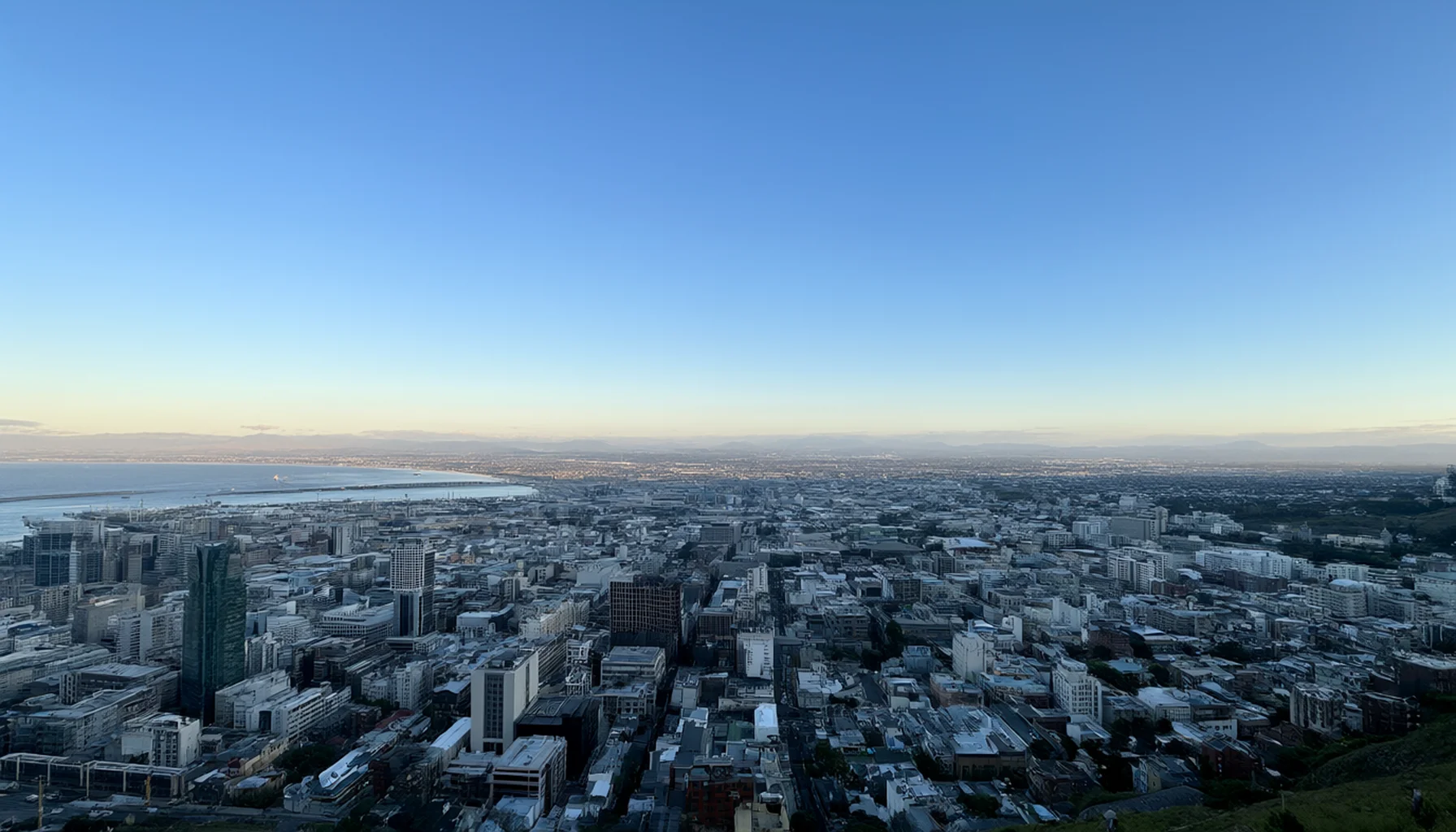Illustration of the Cape Town inner city and V&A Waterfront skyline